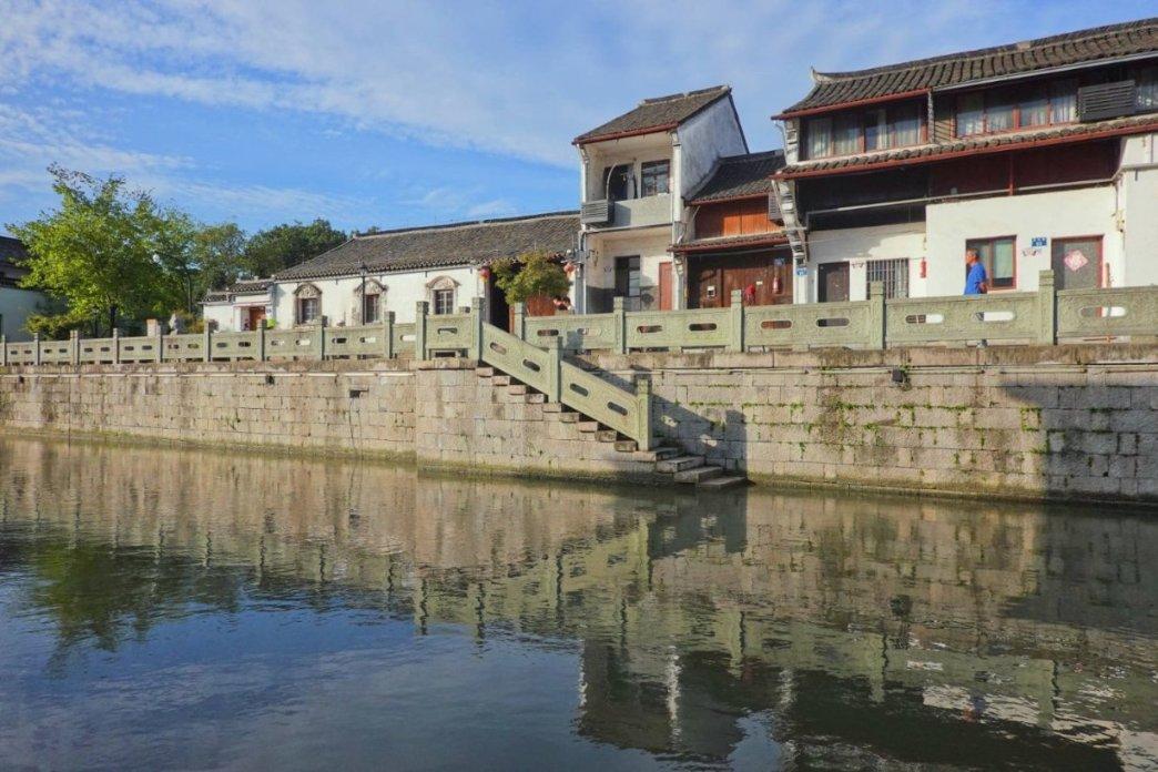 东莞黄江去深圳口岸有公交车吗？